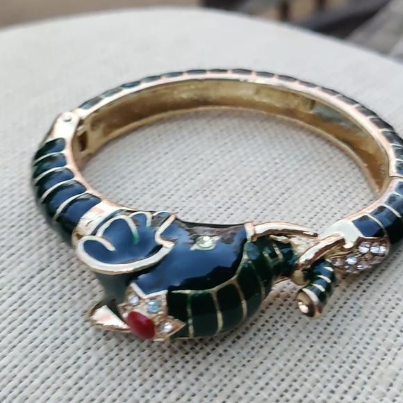 🐘 Designer Alilang enameled and jeweled elephant clamper bracelet - Picture 6 of 15